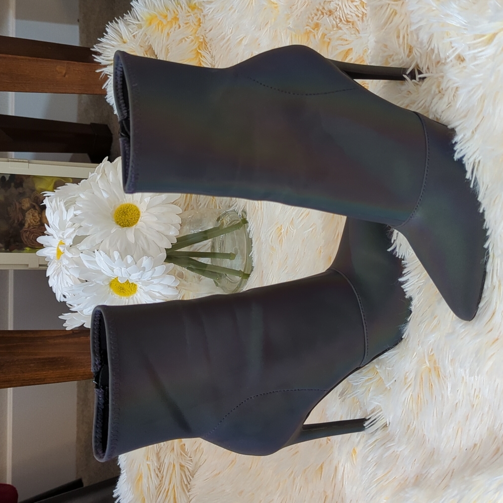 💕👢💕 Steve Madden Whimsy Reflective Booties💕👢💕